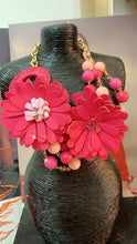 Load image into Gallery viewer, GERBERA NECKLACE